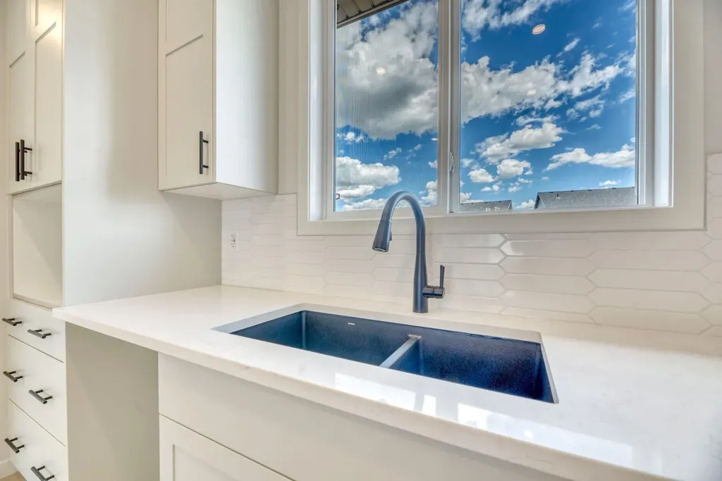 28 Mitchell Way NW Calgary AB T3R 2G2