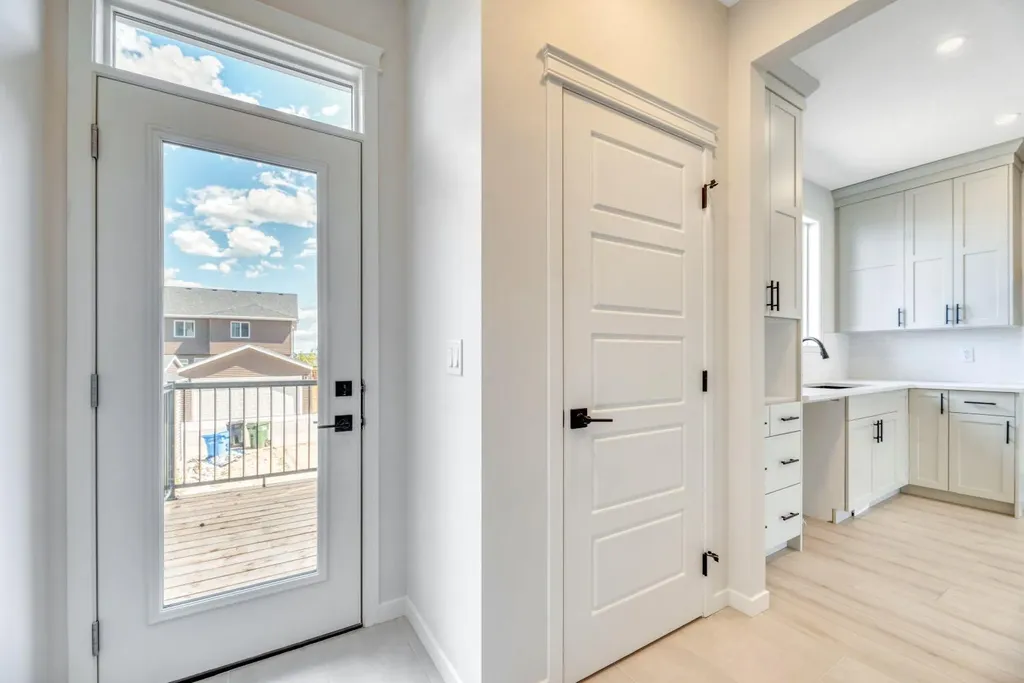 28 Mitchell Way NW Calgary AB T3R 2G2
