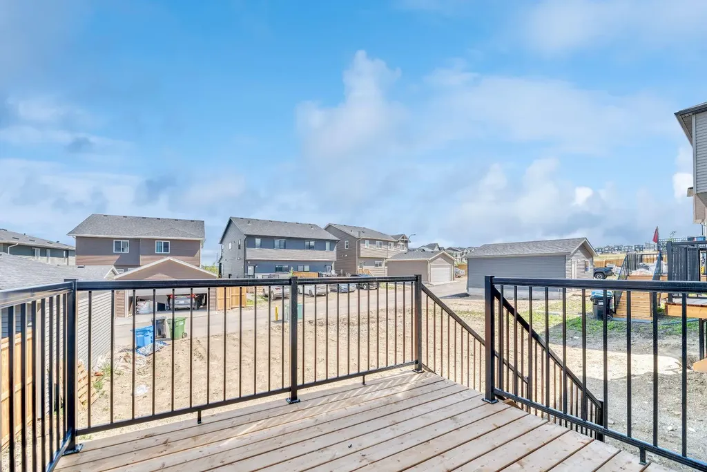 28 Mitchell Way NW Calgary AB T3R 2G2