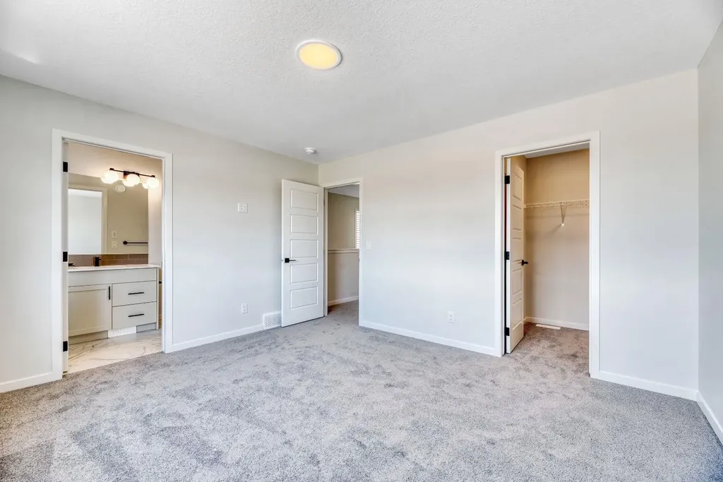 28 Mitchell Way NW Calgary AB T3R 2G2