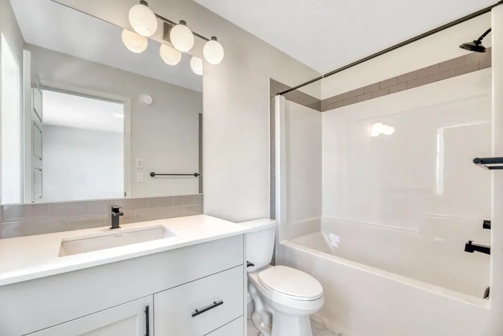 28 Mitchell Way NW Calgary AB T3R 2G2