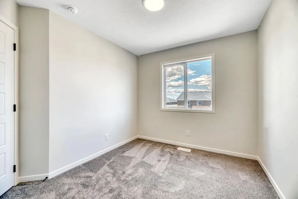 28 Mitchell Way NW Calgary AB T3R 2G2