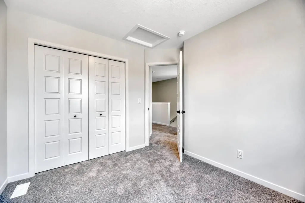 28 Mitchell Way NW Calgary AB T3R 2G2