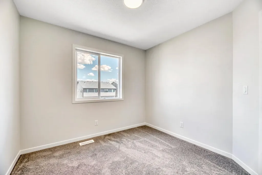 28 Mitchell Way NW Calgary AB T3R 2G2
