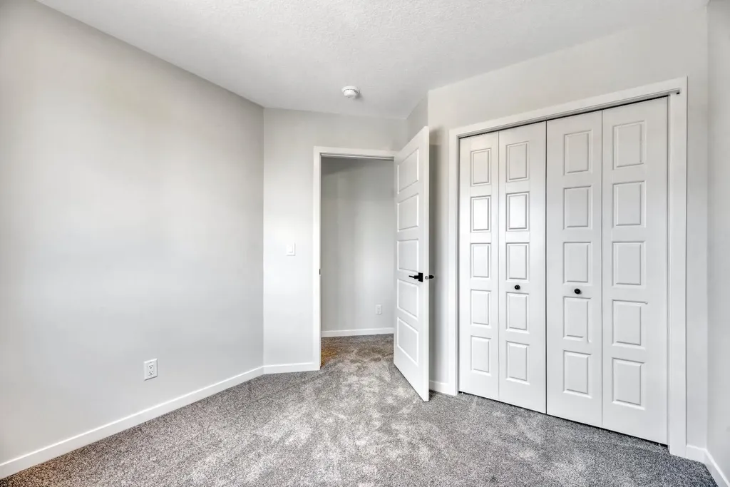 28 Mitchell Way NW Calgary AB T3R 2G2