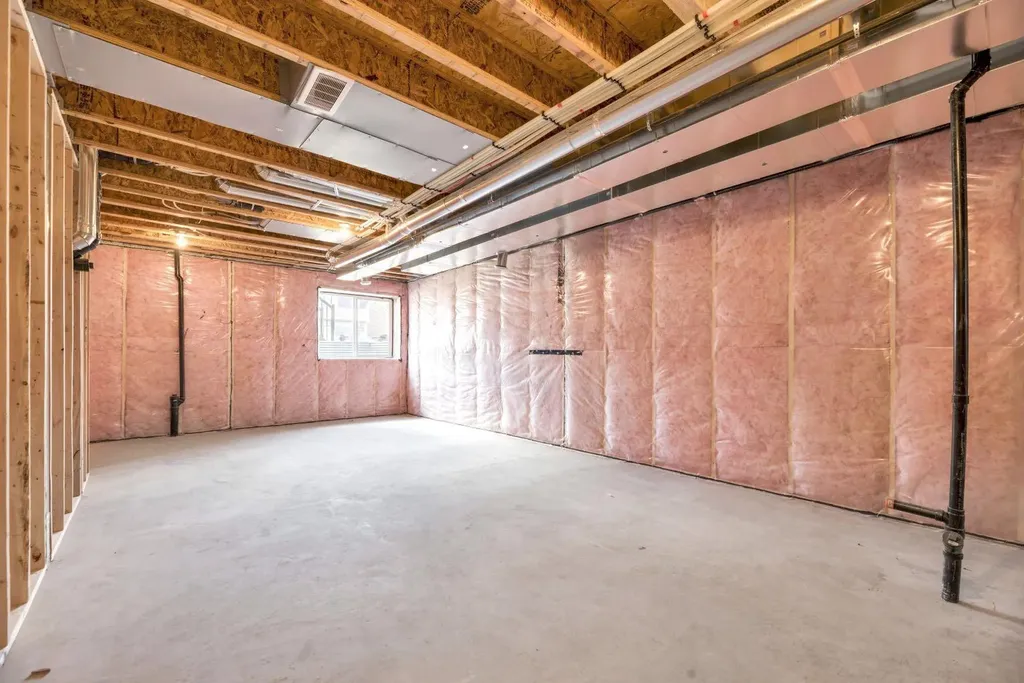 28 Mitchell Way NW Calgary AB T3R 2G2