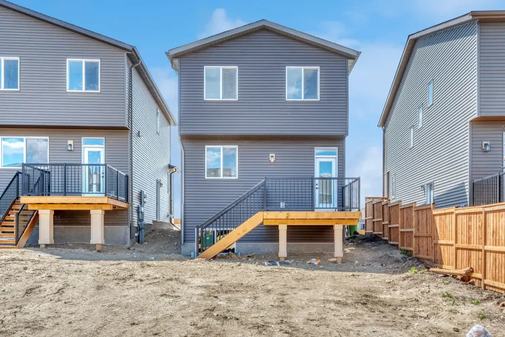 28 Mitchell Way NW Calgary AB T3R 2G2