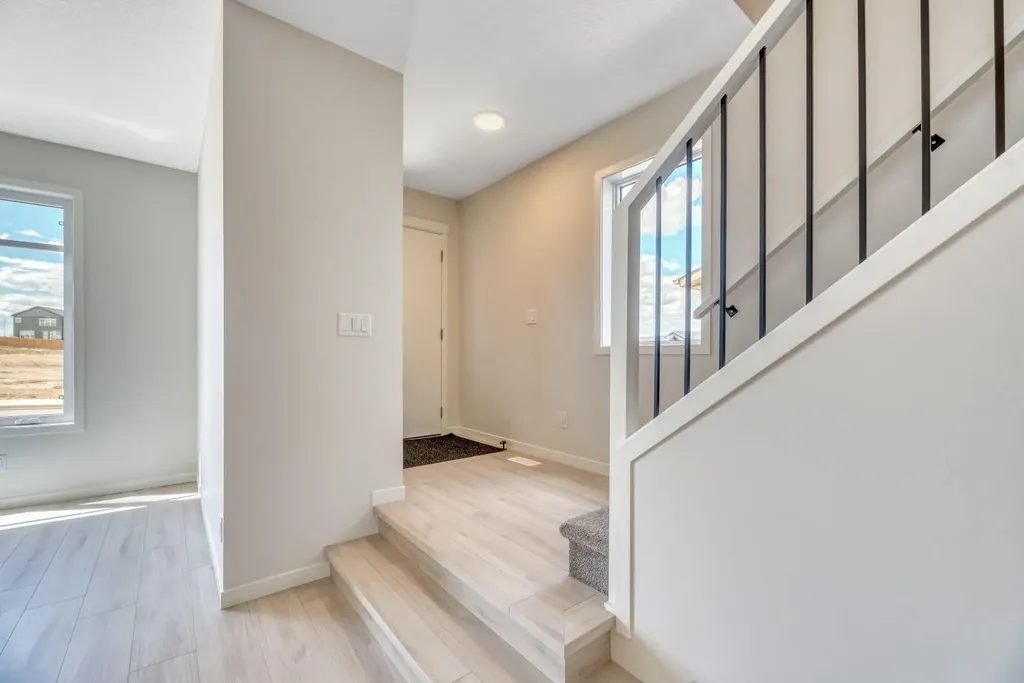 28 Mitchell Way NW Calgary AB T3R 2G2