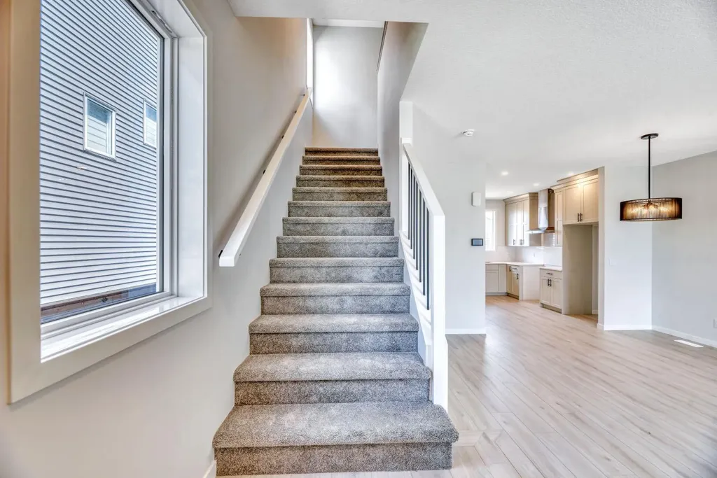 28 Mitchell Way NW Calgary AB T3R 2G2