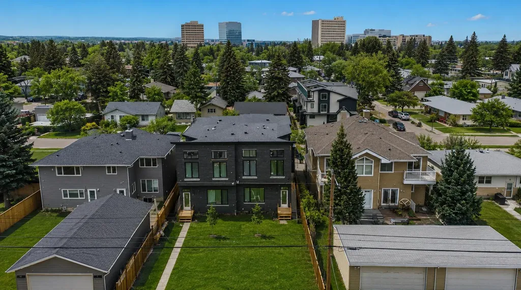 2828 24 Street NW Calgary AB T2M3Z3