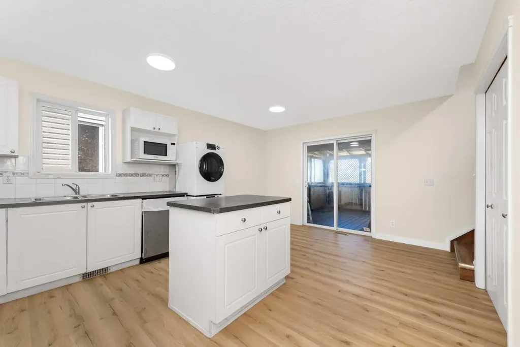 177 Taralea Green NE Calgary AB T3J 4Y4