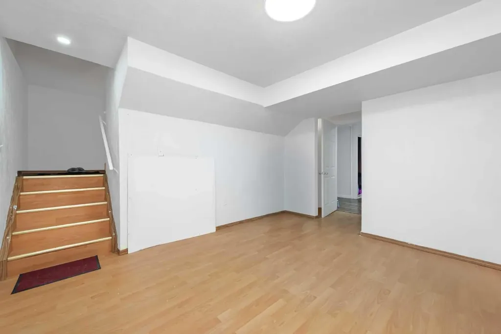177 Taralea Green NE Calgary AB T3J 4Y4