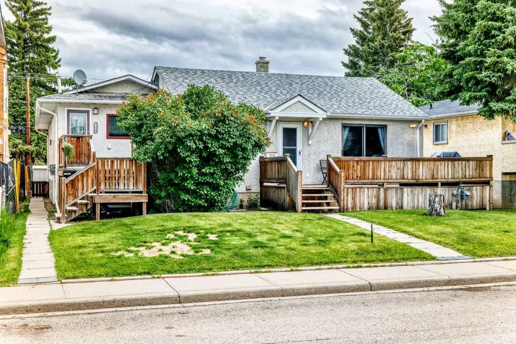 7312 + 7314 36 Avenue NW Calgary AB T3B 1T8