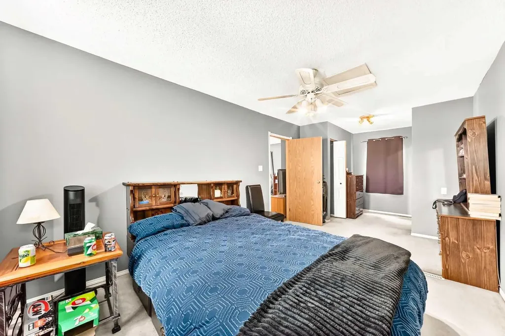 7312 + 7314 36 Avenue NW Calgary AB T3B 1T8