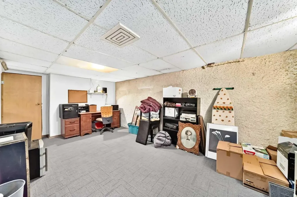 7312 36 Avenue NW Calgary AB T3B 1T8