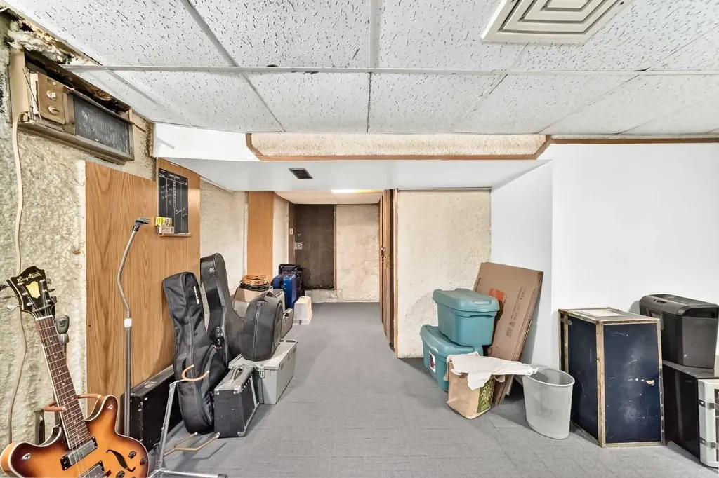 7312 36 Avenue NW Calgary AB T3B 1T8