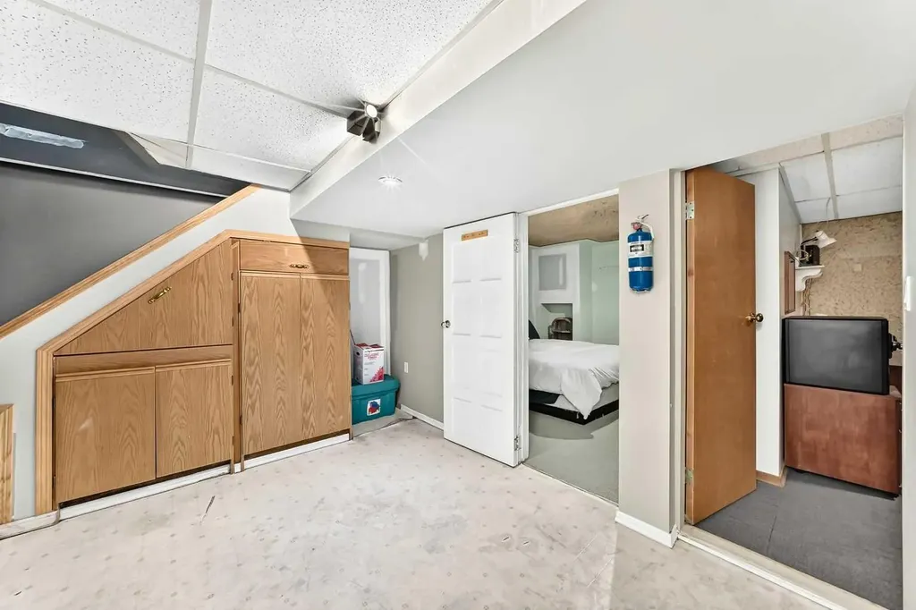 7312 + 7314 36 Avenue NW Calgary AB T3B 1T8