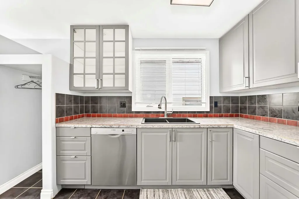 7312 36 Avenue NW Calgary AB T3B 1T8