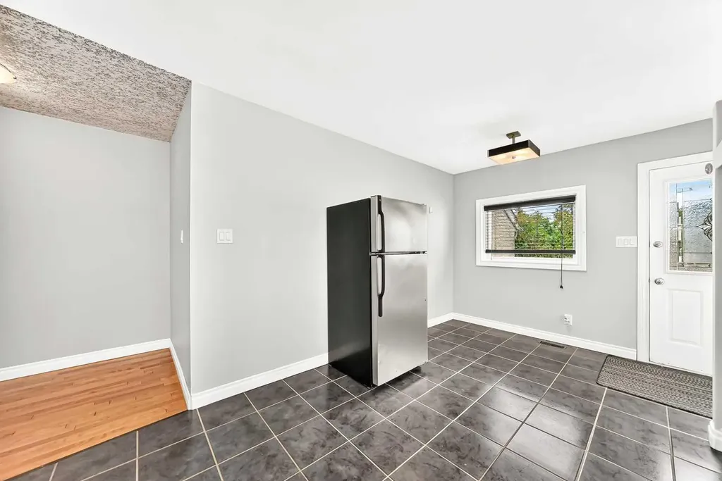 7312 + 7314 36 Avenue NW Calgary AB T3B 1T8