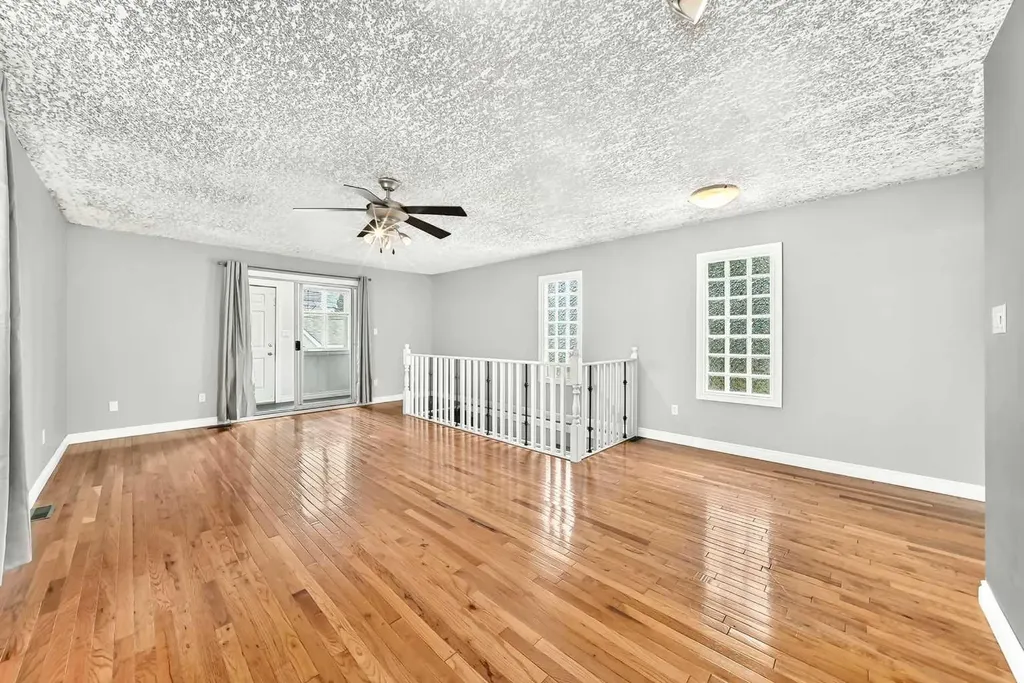 7312 + 7314 36 Avenue NW Calgary AB T3B 1T8