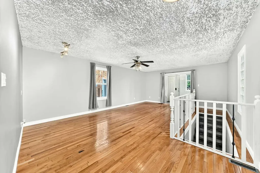 7312 + 7314 36 Avenue NW Calgary AB T3B 1T8