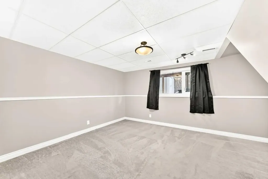 7312 + 7314 36 Avenue NW Calgary AB T3B 1T8
