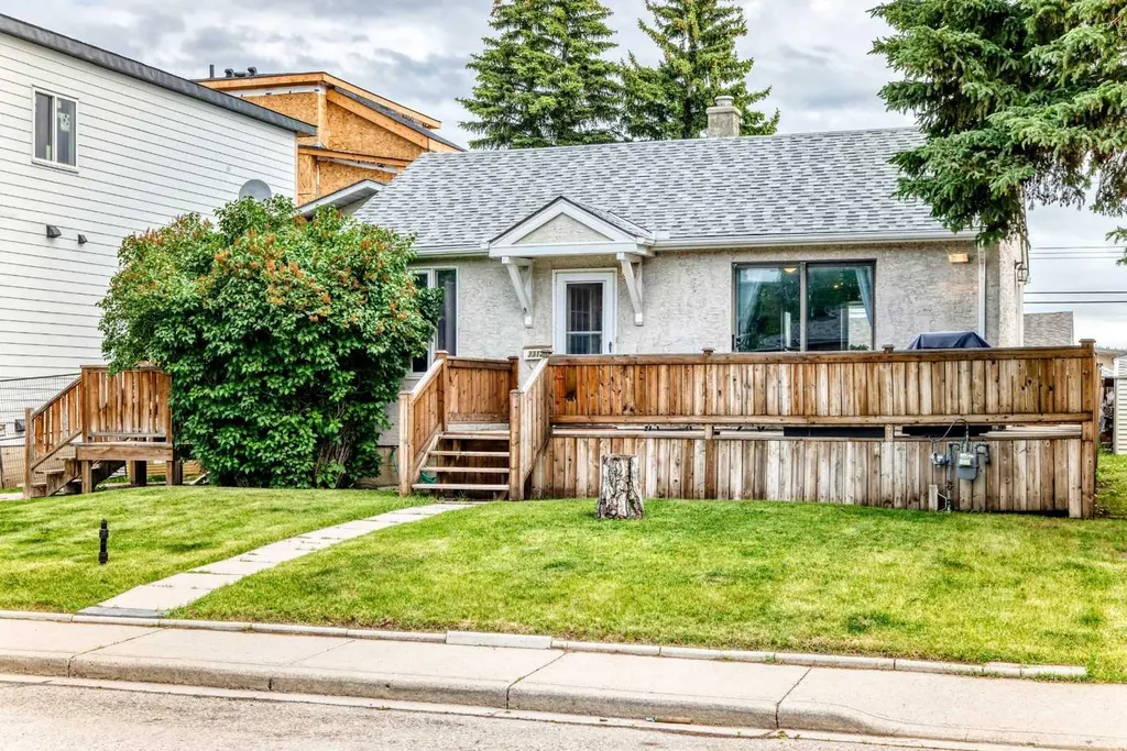 7312 + 7314 36 Avenue NW Calgary AB T3B 1T8
