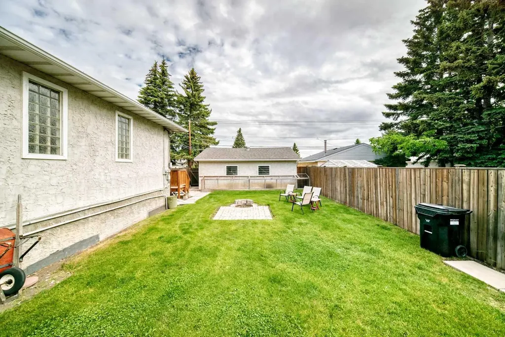 7312 36 Avenue NW Calgary AB T3B 1T8