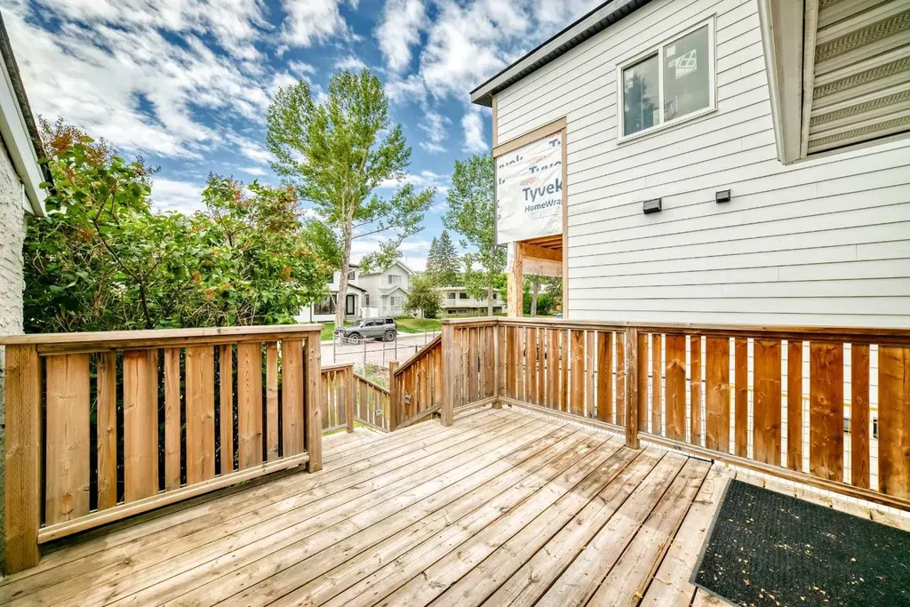 7312 + 7314 36 Avenue NW Calgary AB T3B 1T8