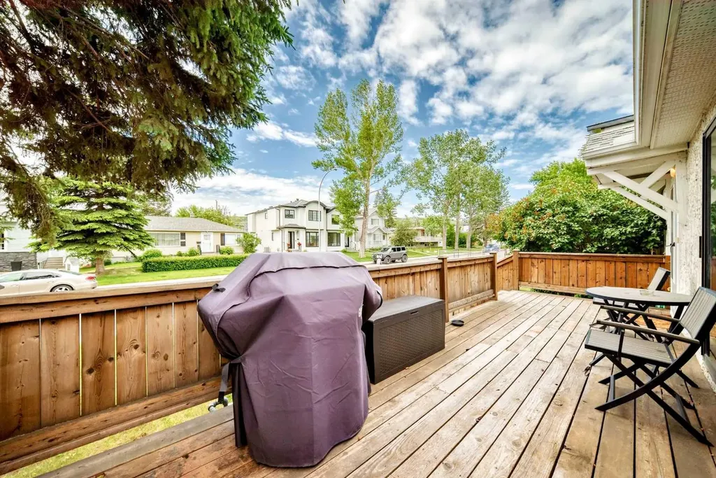 7312 + 7314 36 Avenue NW Calgary AB T3B 1T8