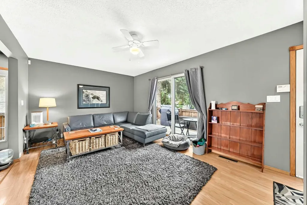 7312 + 7314 36 Avenue NW Calgary AB T3B 1T8
