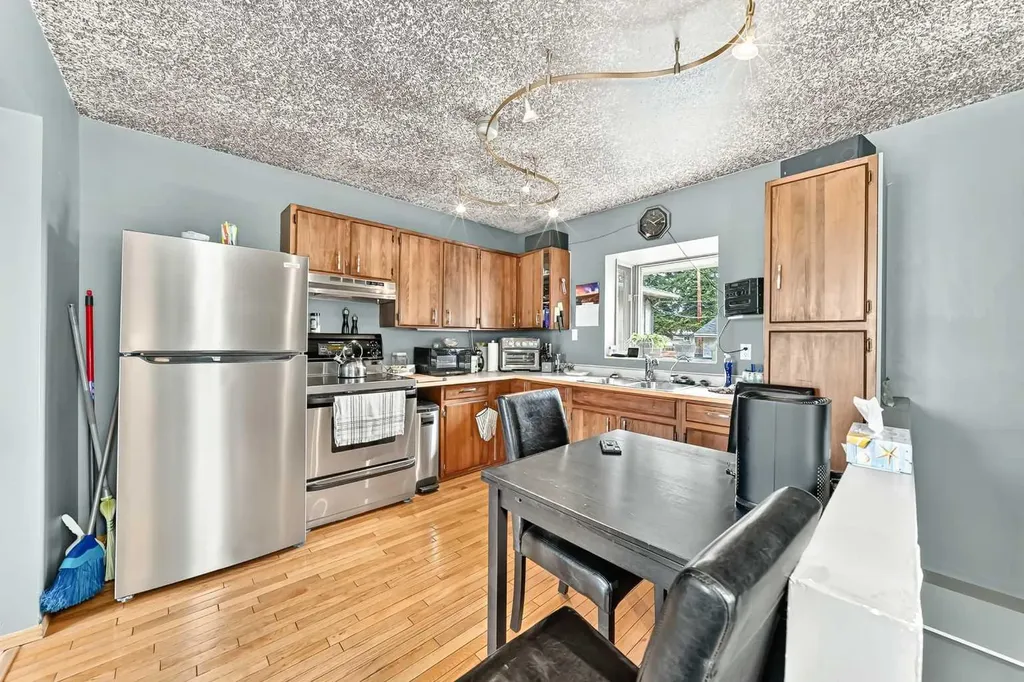 7312 36 Avenue NW Calgary AB T3B 1T8