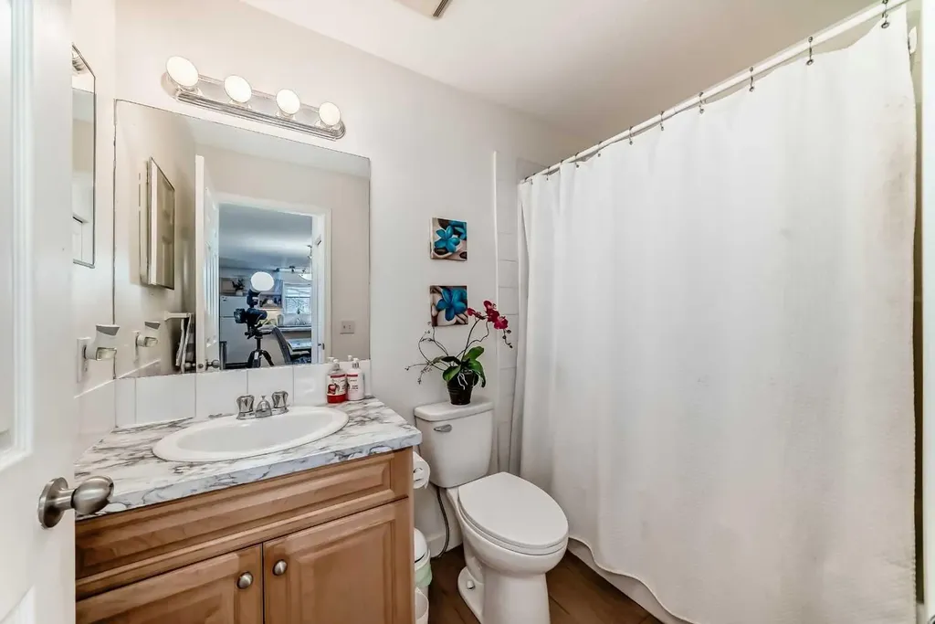 174 N Railway Street Okotoks AB T1S 0E2