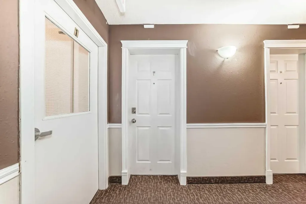 174 N Railway Street Okotoks AB T1S 0E2