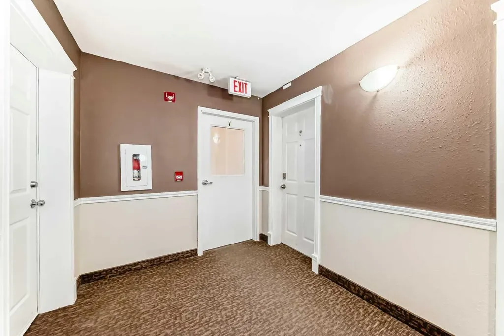 174 N Railway Street Okotoks AB T1S 0E2