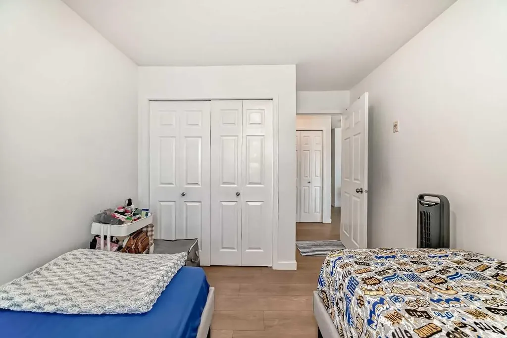 174 N Railway Street Okotoks AB T1S 0E2