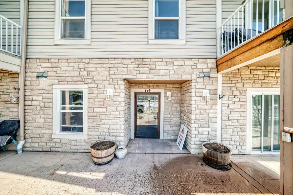 174 N Railway Street Okotoks AB T1S 0E2