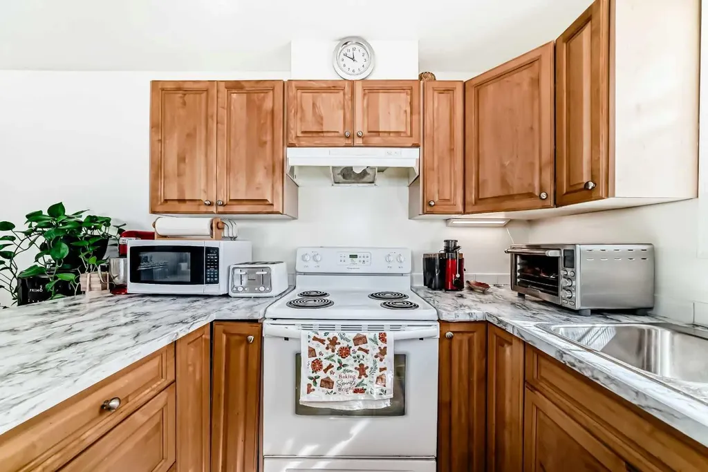 174 N Railway Street Okotoks AB T1S 0E2