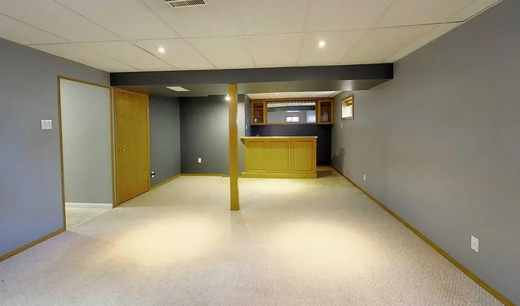 5415 15 Avenue Edson AB T7E 1H3
