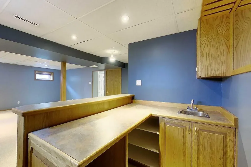 5415 15 Avenue Edson AB T7E 1H3