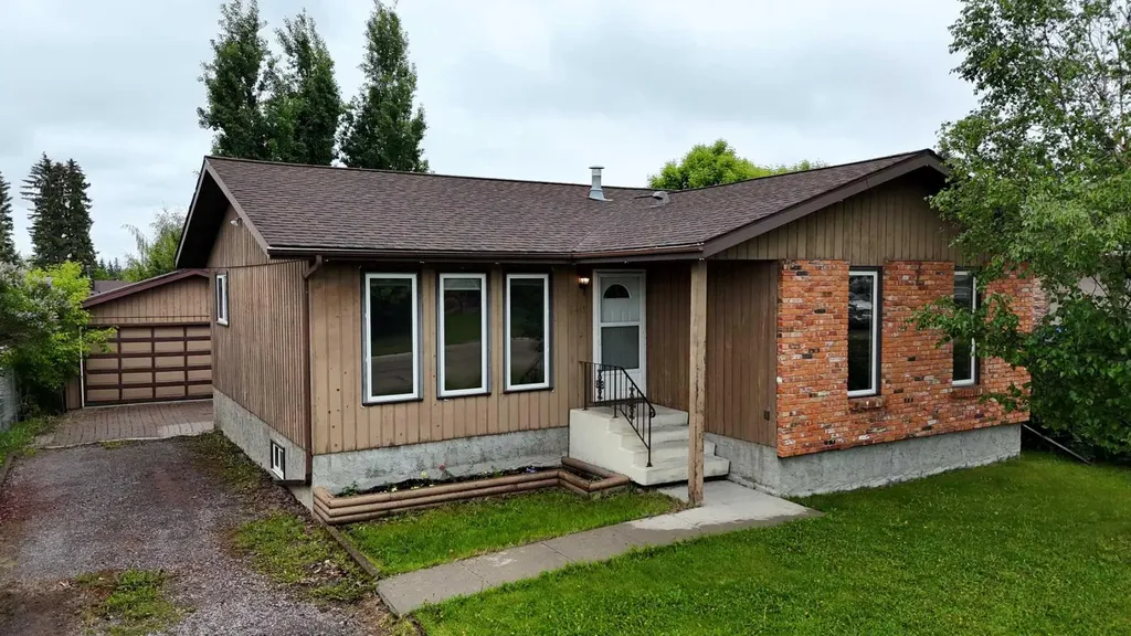 5415 15 Avenue Edson AB T7E 1H3