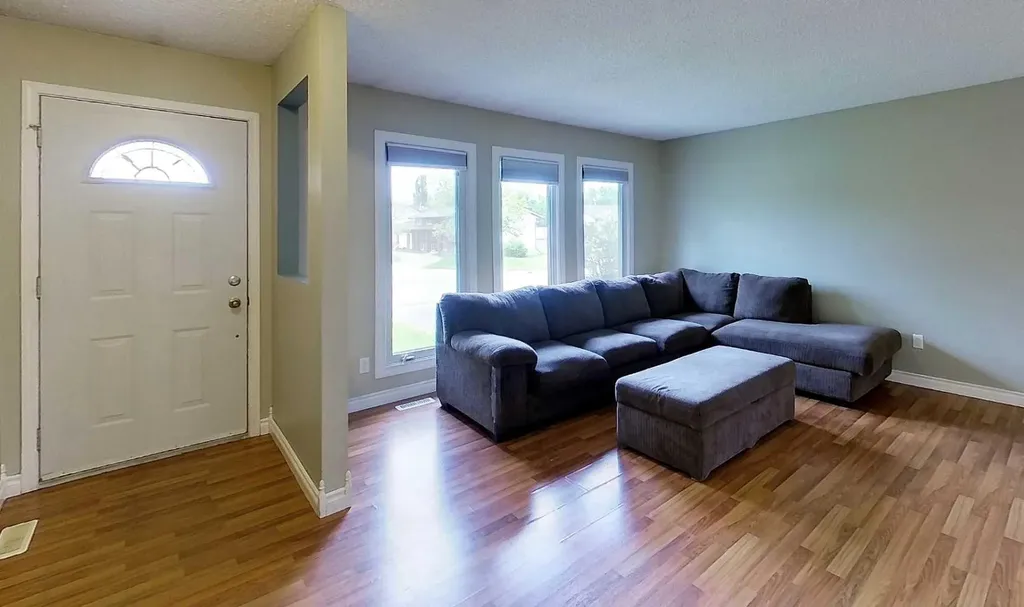 5415 15 Avenue Edson AB T7E 1H3