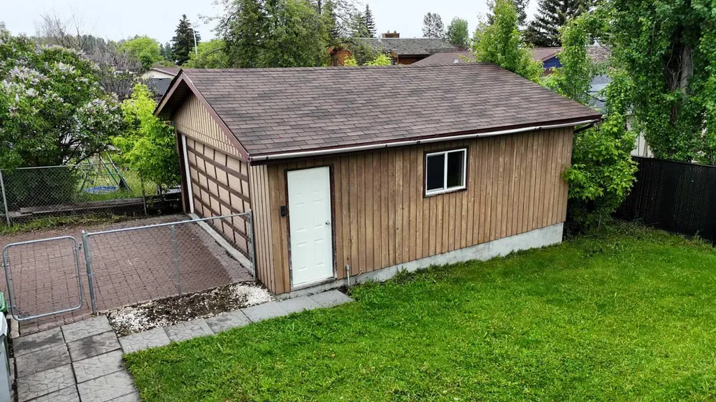 5415 15 Avenue Edson AB T7E 1H3