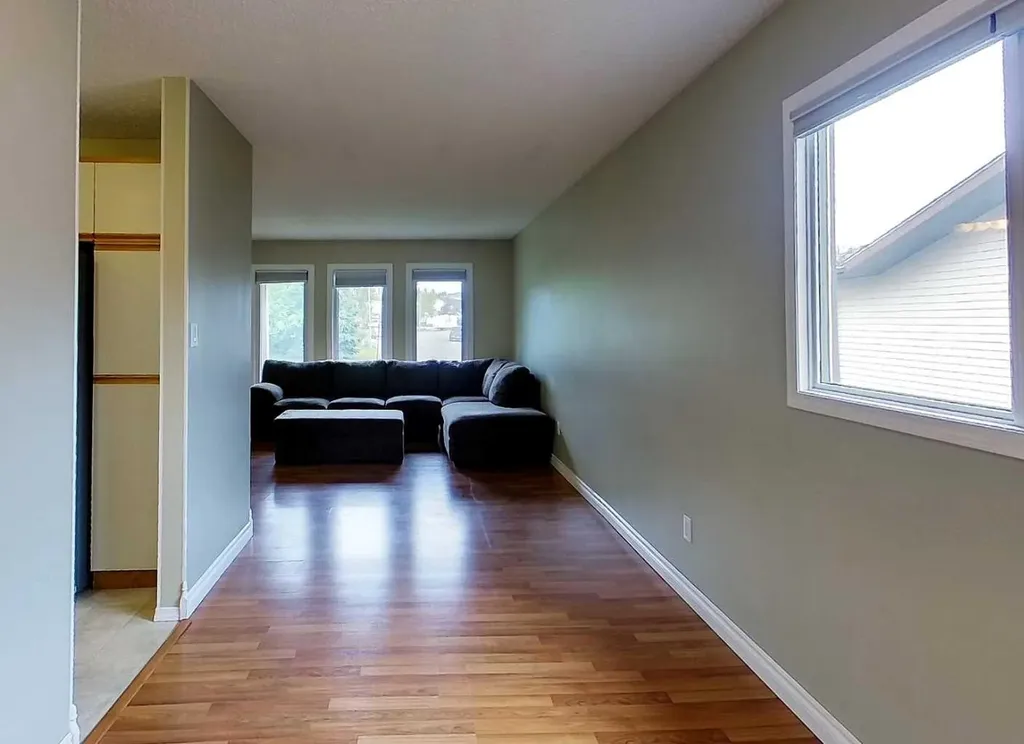 5415 15 Avenue Edson AB T7E 1H3