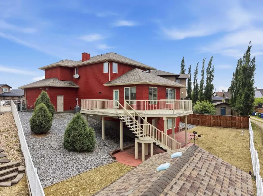 30 Lawson Close Red Deer AB T4R 0H4