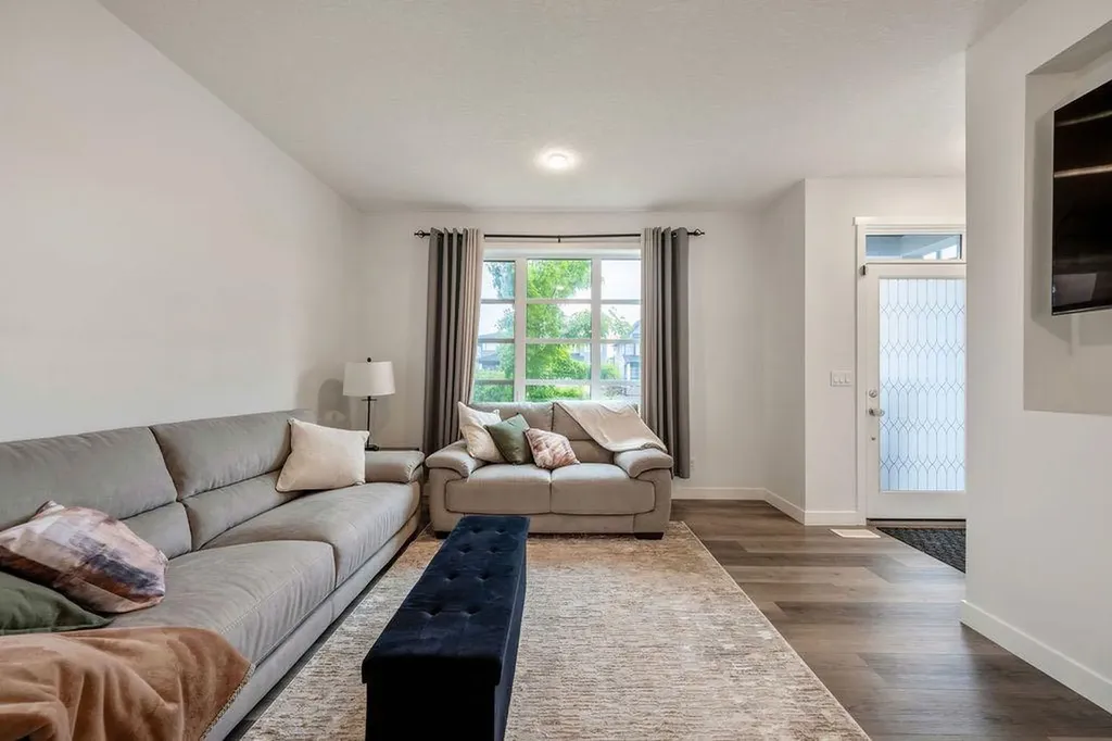 163 Highview Gate SE Airdrie AB T4A 3L6