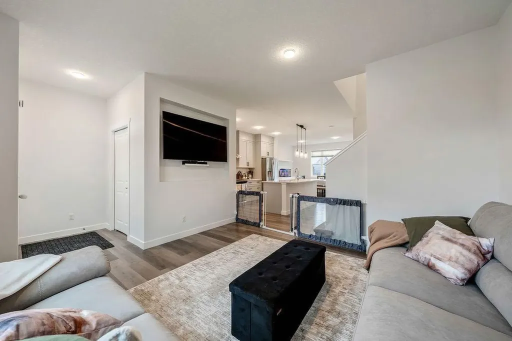 163 Highview Gate SE Airdrie AB T4A 3L6