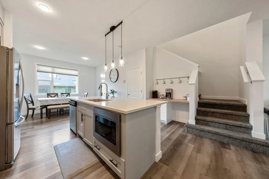 163 Highview Gate SE Airdrie AB T4A 3L6