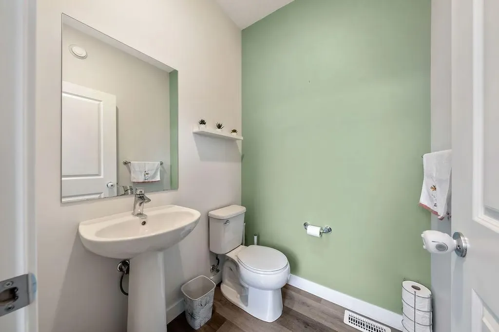 163 Highview Gate SE Airdrie AB T4A 3L6