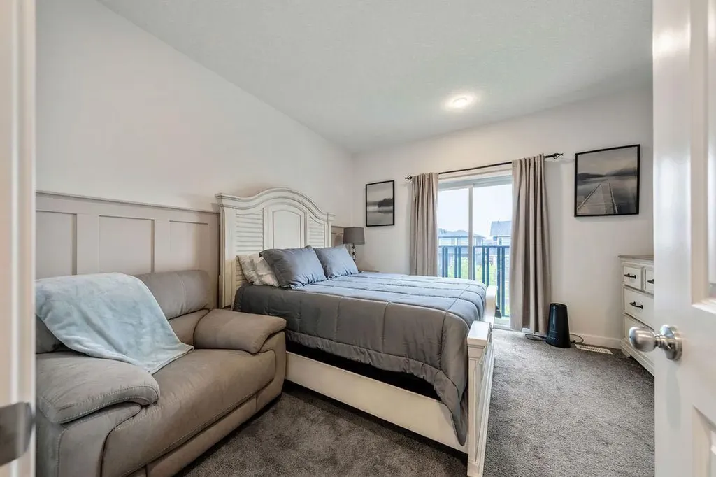 163 Highview Gate SE Airdrie AB T4A 3L6